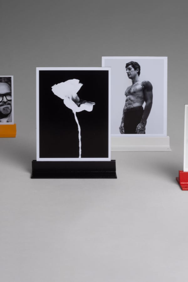 INDUSTRIAL PHOTO STAND