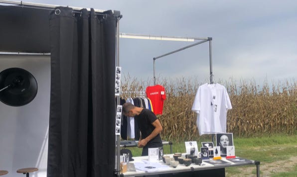 Mobile photo studio shop